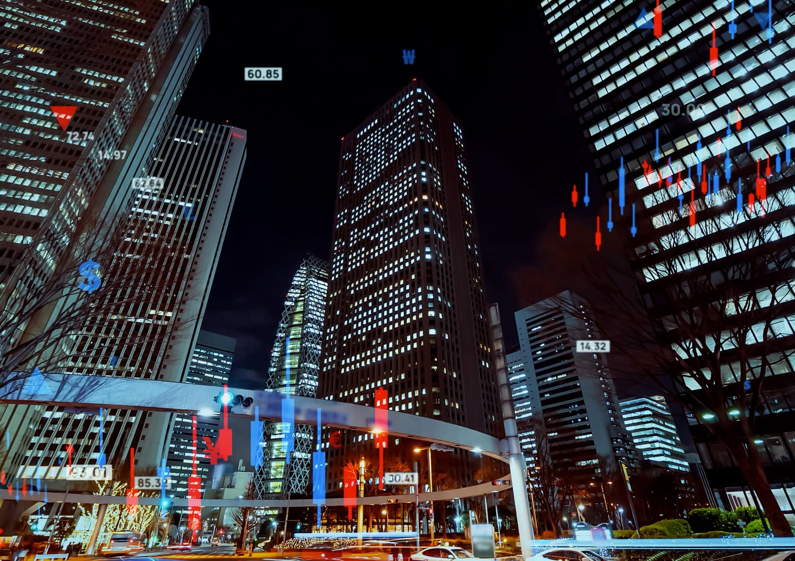 都市の夜景に重ねられた金融取引のグラフや数値